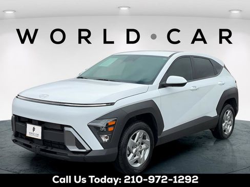 Used 2024 Hyundai Kona SE AWD/4WD image 3