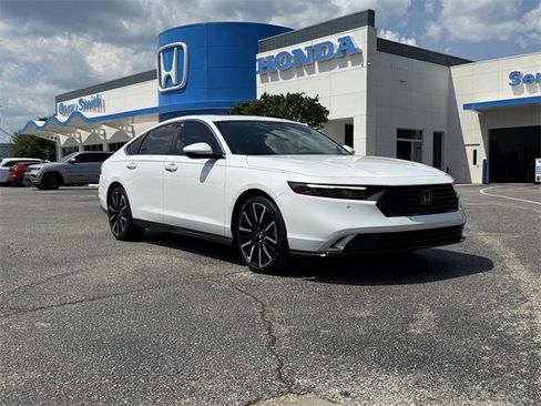 Used 2024 Honda Accord Touring image 2