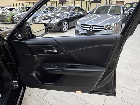 Used 2014 Honda Accord Touring image 38