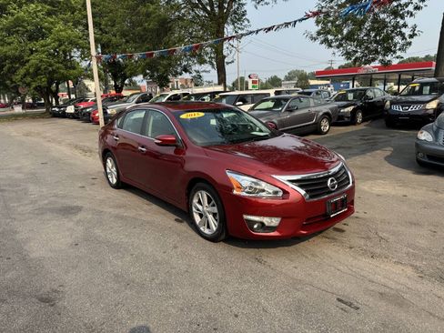 Used 2015 Nissan Altima 2.5 SV w/ Convenience Package FWD image 2