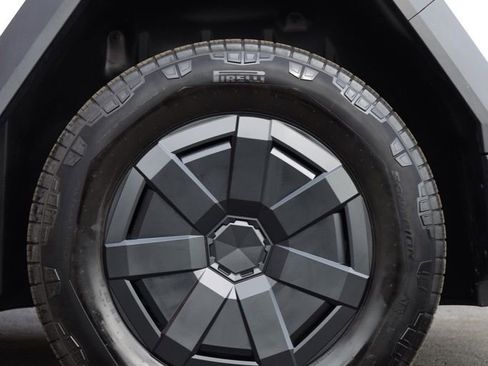 Used 2024 Tesla Cybertruck AWD Crew Cab image 8