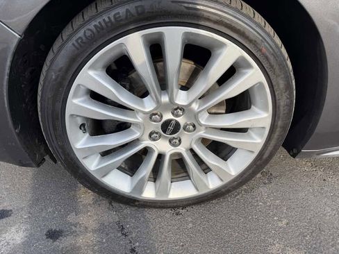 Used 2017 Lincoln Continental Reserve image 8