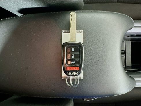 Used 2021 Honda HR-V LX image 33