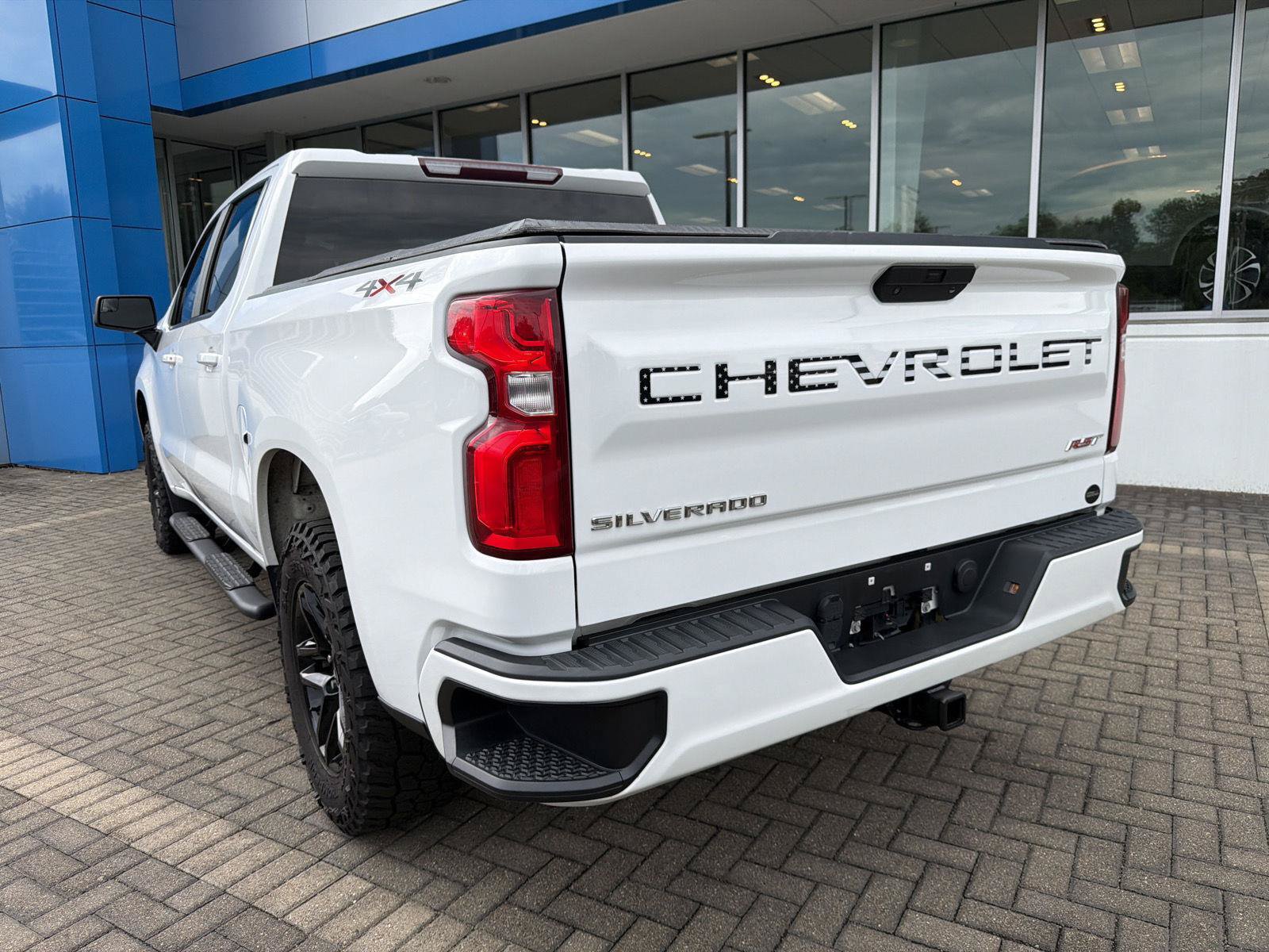 Used 2020 Chevrolet Silverado 1500 RST w/ RST Value Package AWD/4WD image 3
