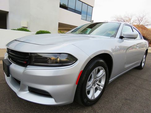 Used 2022 Dodge Charger SXT image 2