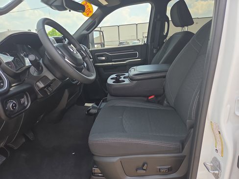 Used 2025 RAM 2500 Big Horn AWD/4WD image 5