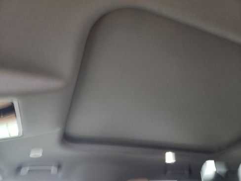 New 2026 Land Rover Defender 110 X-Dynamic SE image 25