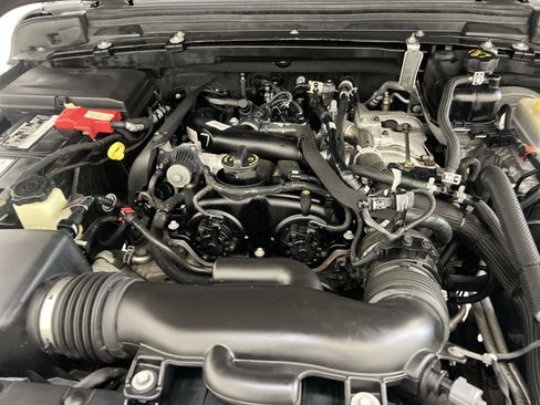 Used 2018 Jeep Wrangler Unlimited Rubicon image 25