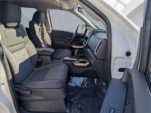 Certified 2025 Nissan Frontier SV image 13