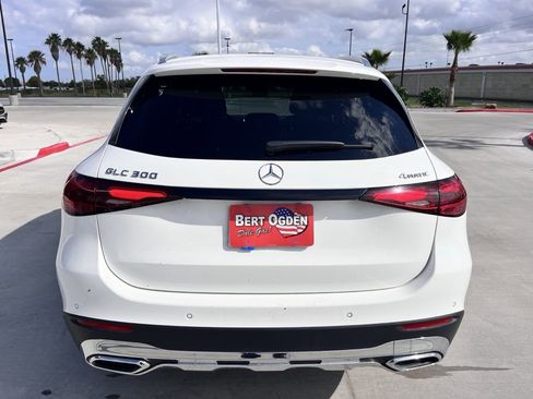 Used 2024 Mercedes-Benz GLC 300 4MATIC image 3
