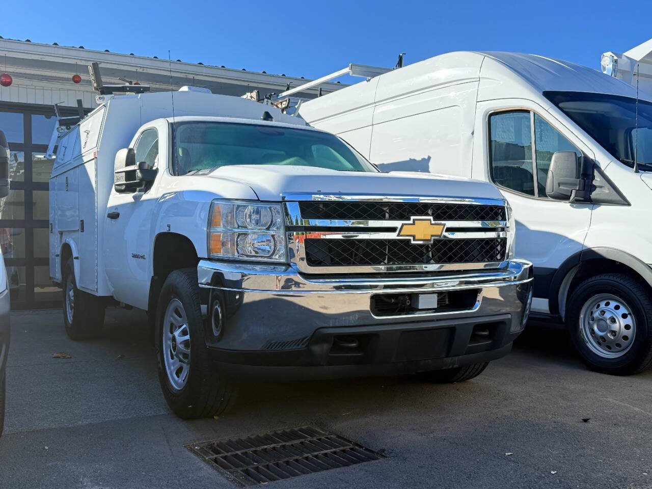Used 2012 Chevrolet Silverado 3500 W/T RWD image 2