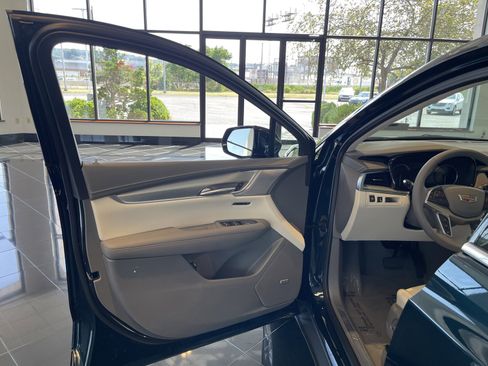 New 2025 Cadillac XT5 Premium Luxury image 11