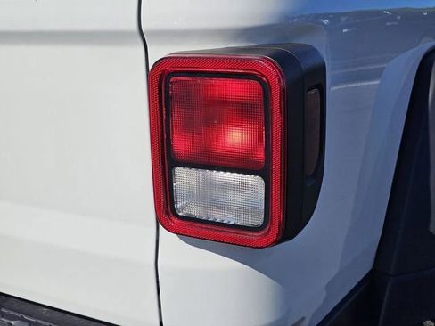 Used 2023 Jeep Gladiator Rubicon w/ Cold Weather Group AWD/4WD image 11