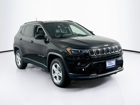 Used 2023 Jeep Compass Latitude w/ Convenience Group AWD/4WD image 3