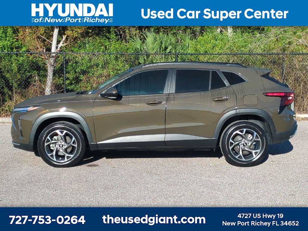 Used 2024 Chevrolet Trax LT w/ Driver Confidence Package FWD image 2