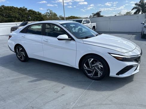 Used 2025 Hyundai Elantra SEL image 39