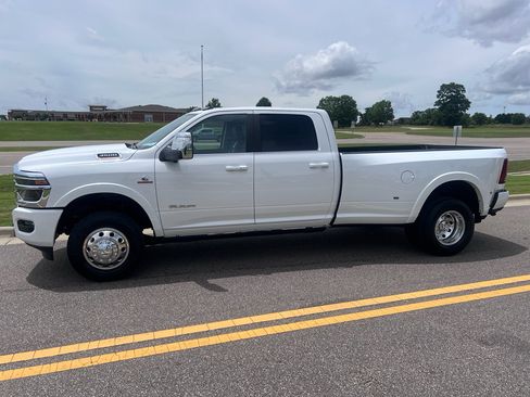 New 2026 RAM 3500 Longhorn AWD/4WD image 9