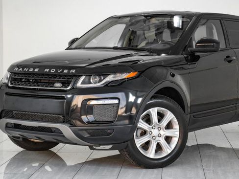 Used 2017 Land Rover Range Rover Evoque SE Premium image 57