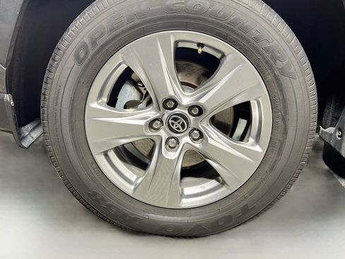 Used 2024 Toyota RAV4 XLE w/ Convenience Package FWD image 14