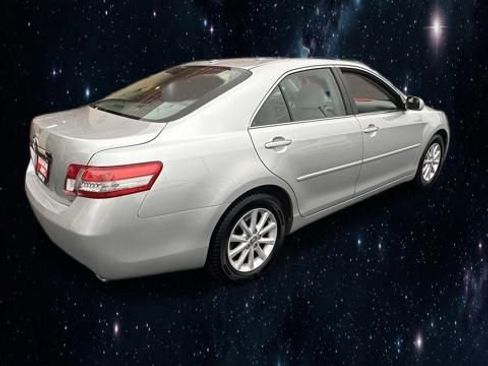 Used 2011 Toyota Camry XLE image 16