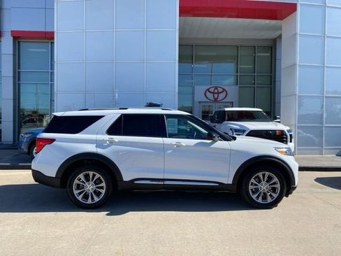 Used 2024 Ford Explorer Limited image 2