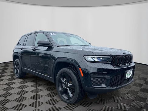Used 2023 Jeep Grand Cherokee Altitude AWD/4WD image 7