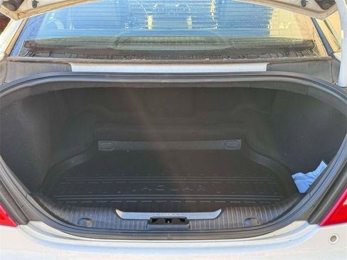 Used 2019 Jaguar XJ R-Sport image 19