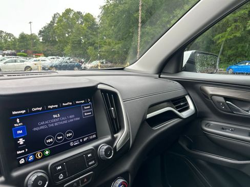 Used 2024 GMC Terrain SLT image 36