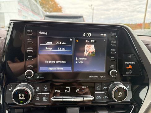 Used 2022 Toyota Highlander XLE image 31