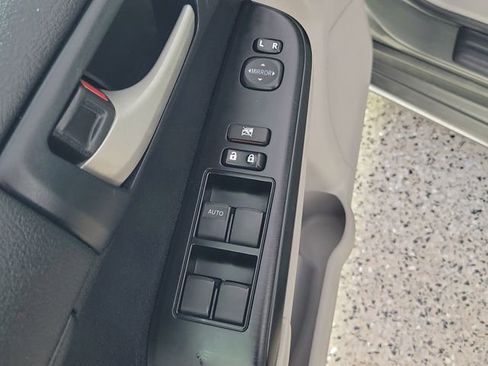 Used 2014 Toyota Camry LE image 22