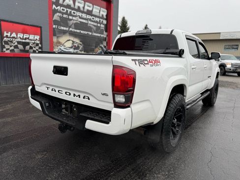 Used 2018 Toyota Tacoma TRD Sport image 7