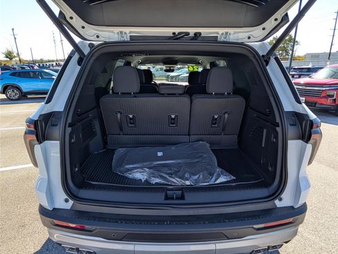 New 2026 Chevrolet Traverse LT w/ Driver Confidence Package image 8