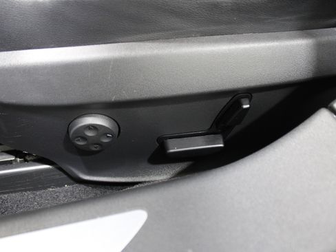 Used 2015 Tesla Model S 70 image 4