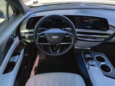 Used 2024 Cadillac Lyriq Luxury RWD image 15
