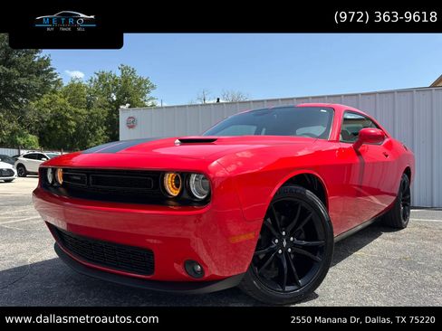 Used 2018 Dodge Challenger SXT w/ Blacktop Package RWD image 1