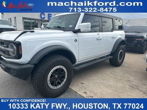 Certified 2023 Ford Bronco Outer Banks w/ Sasquatch Package AWD/4WD image 1