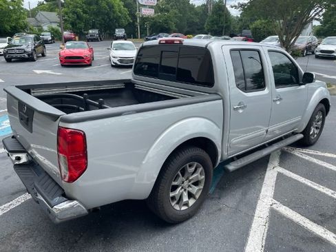 Used 2019 Nissan Frontier SL image 4