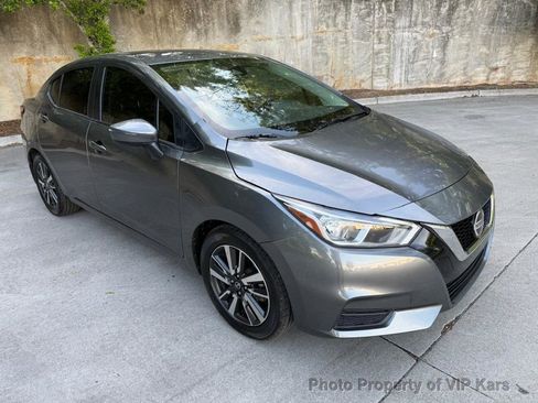 Used 2021 Nissan Versa SV image 3