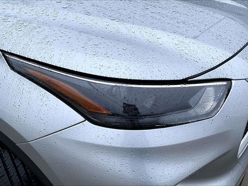 Used 2024 Toyota Highlander LE AWD/4WD image 27