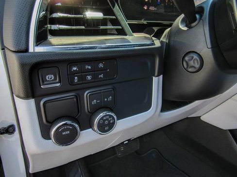 New 2025 Chevrolet Suburban Premier image 20