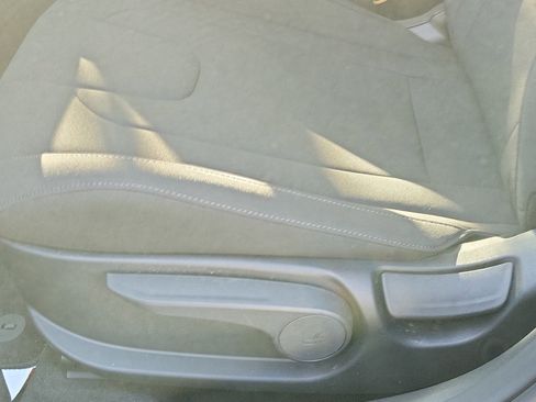 New 2025 Hyundai Elantra SEL image 13