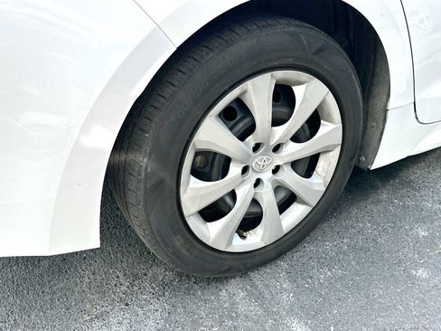 Used 2022 Toyota Corolla LE FWD image 4
