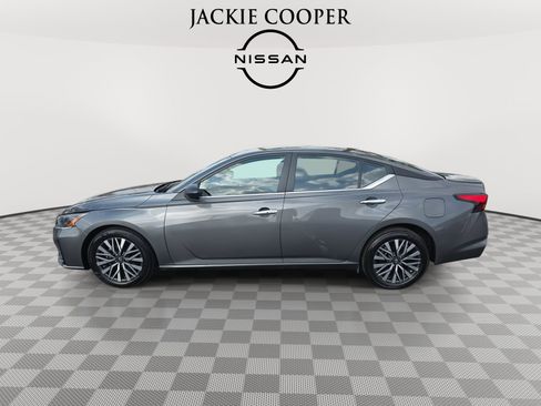 Used 2025 Nissan Altima 2.5 SV image 8