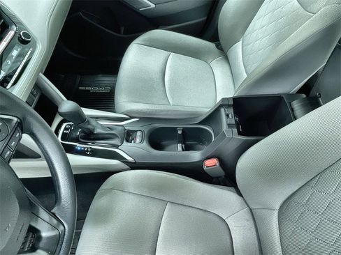 Used 2025 Toyota Corolla Cross L image 16