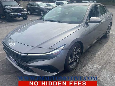 Used 2025 Hyundai Elantra SEL FWD image 1