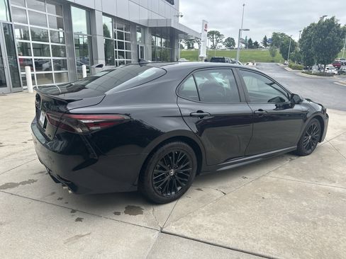 Used 2019 Toyota Camry SE FWD image 6