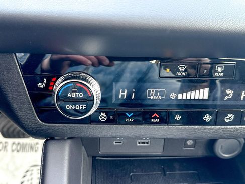 New 2025 Mitsubishi Outlander SEL image 35