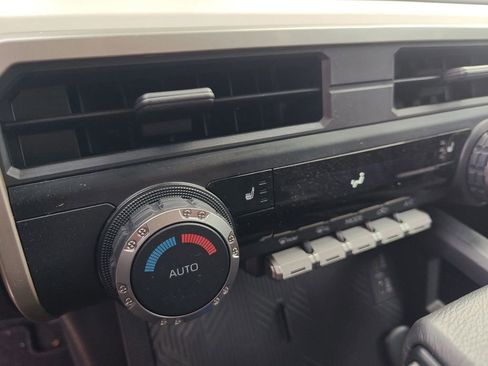 Used 2024 Toyota Tacoma TRD Off-Road image 10