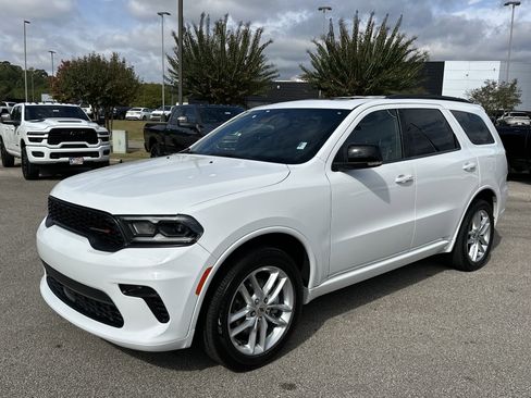 Used 2023 Dodge Durango GT image 3