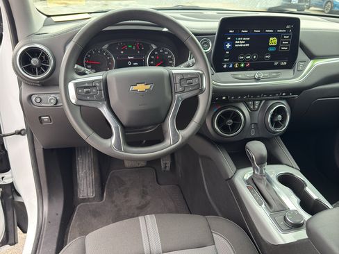 Used 2025 Chevrolet Blazer LT AWD/4WD image 12